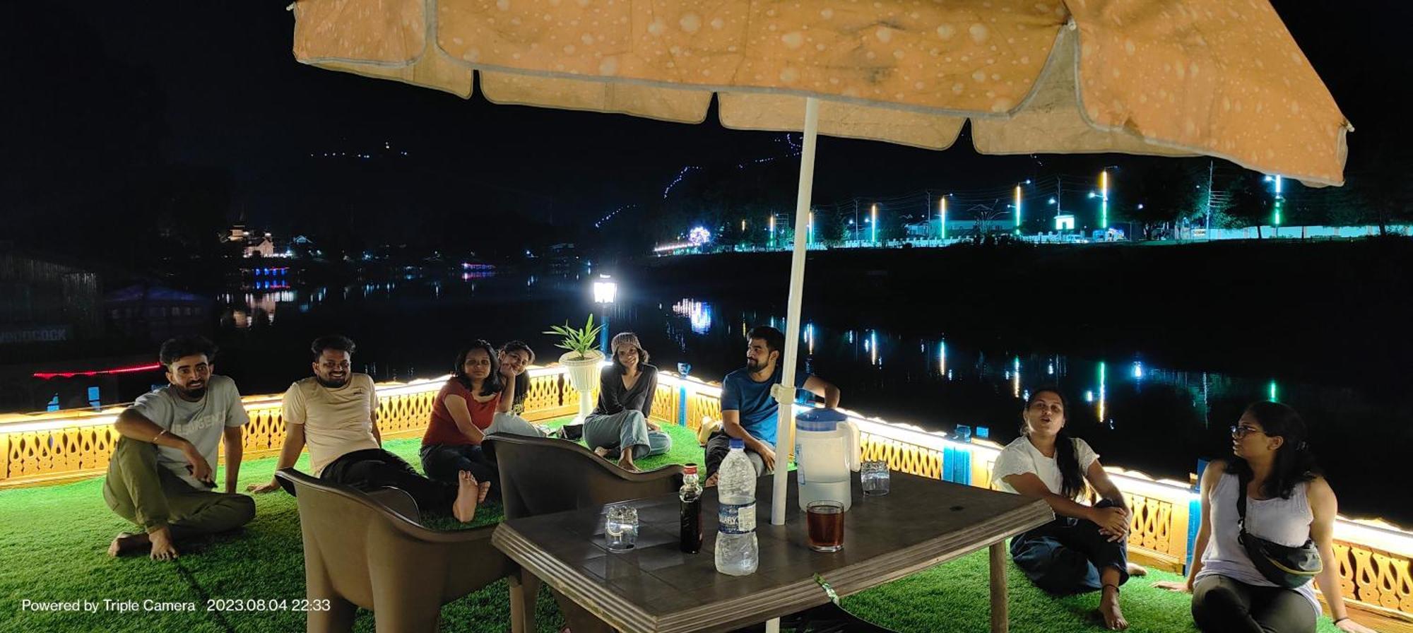 Houseboat Karima Palace Srīnagar Exterior foto