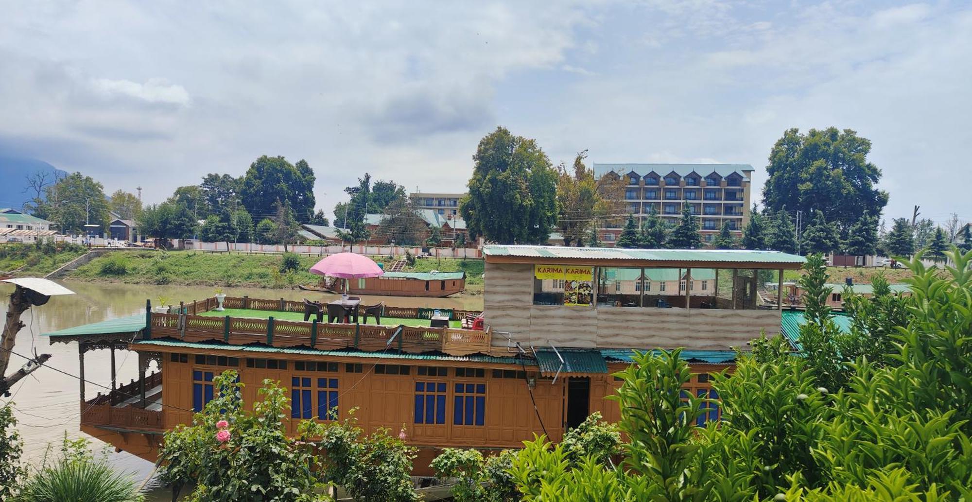 Houseboat Karima Palace Srīnagar Exterior foto