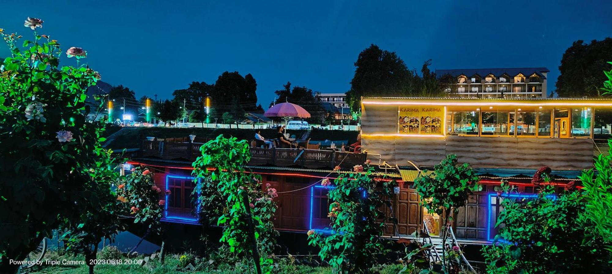 Houseboat Karima Palace Srīnagar Exterior foto