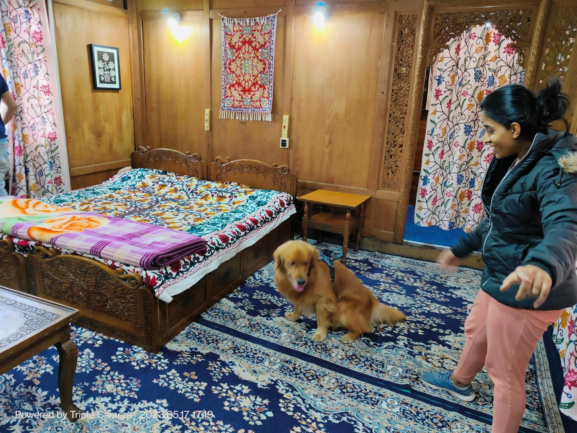 Houseboat Karima Palace Srīnagar Exterior foto