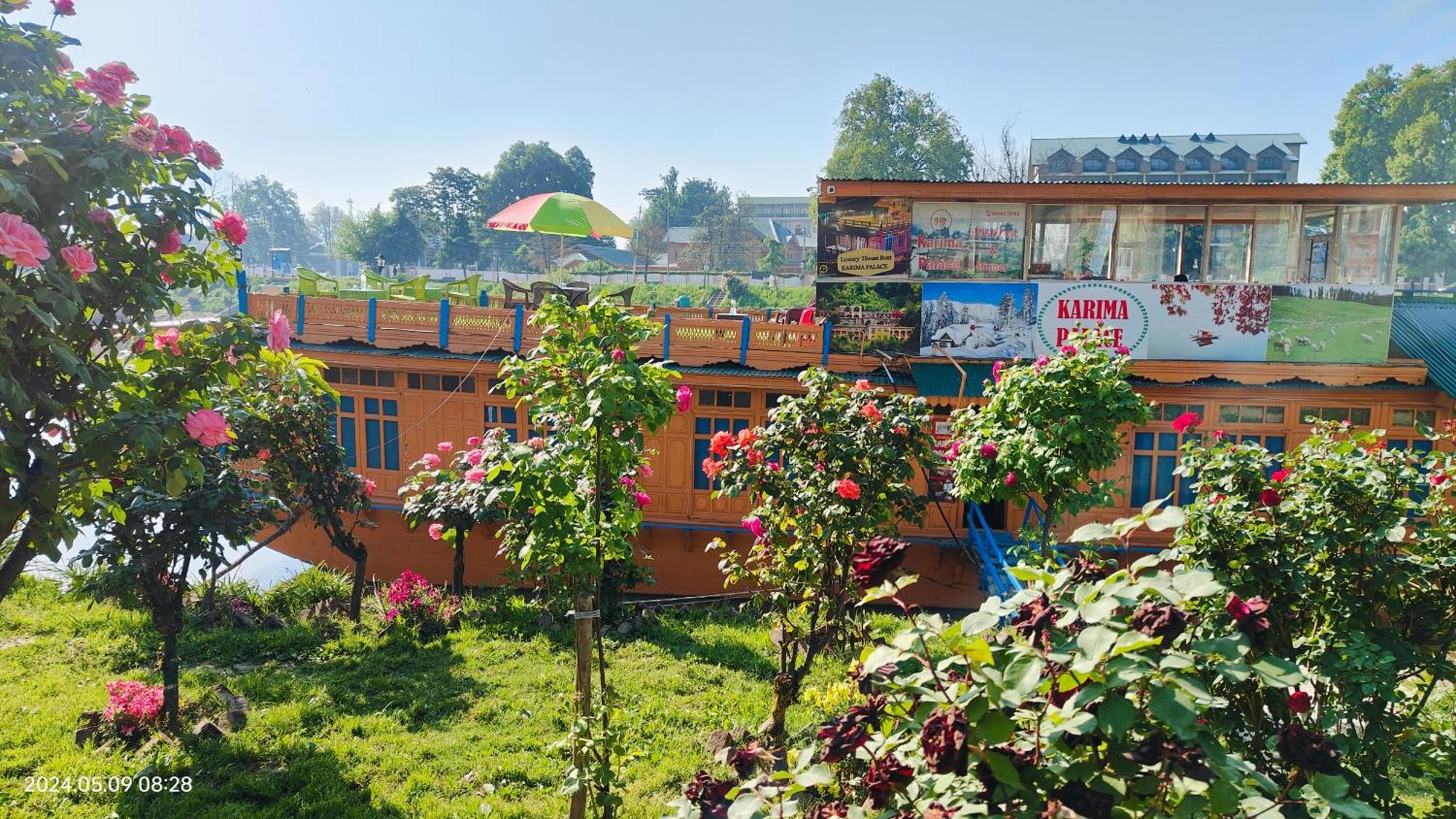 Houseboat Karima Palace Srīnagar Exterior foto